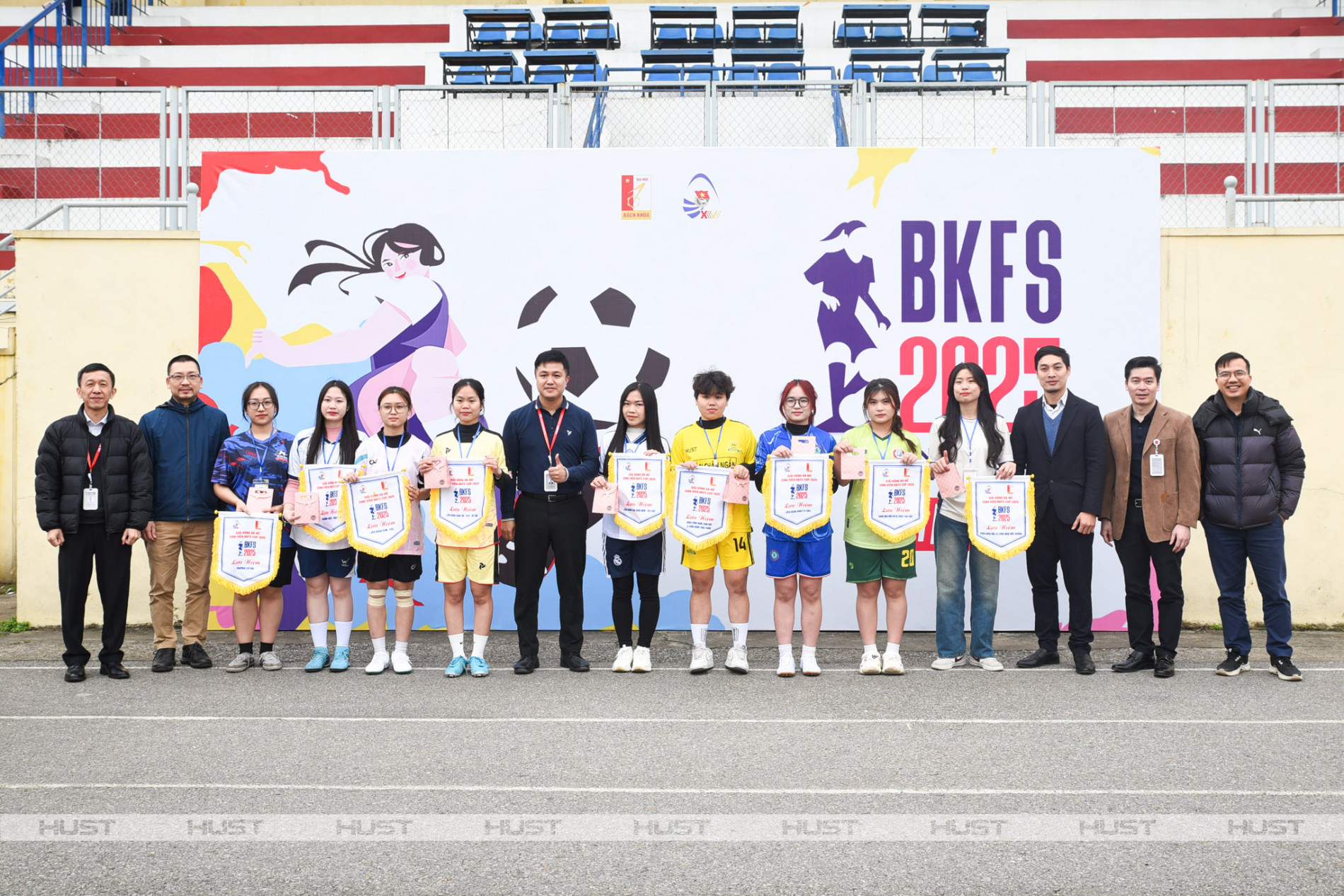 NỮ SINH BÁCH KHOA TRANH TÀI TẠI BKFS CUP 2025