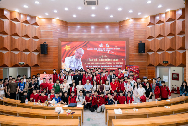 NOI GƯƠNG TINH THẦN HỌC NGOẠI NGỮ VÀ HỌC TẬP SUỐT ĐỜI CỦA CHỦ TỊCH HỒ CHÍ MINH