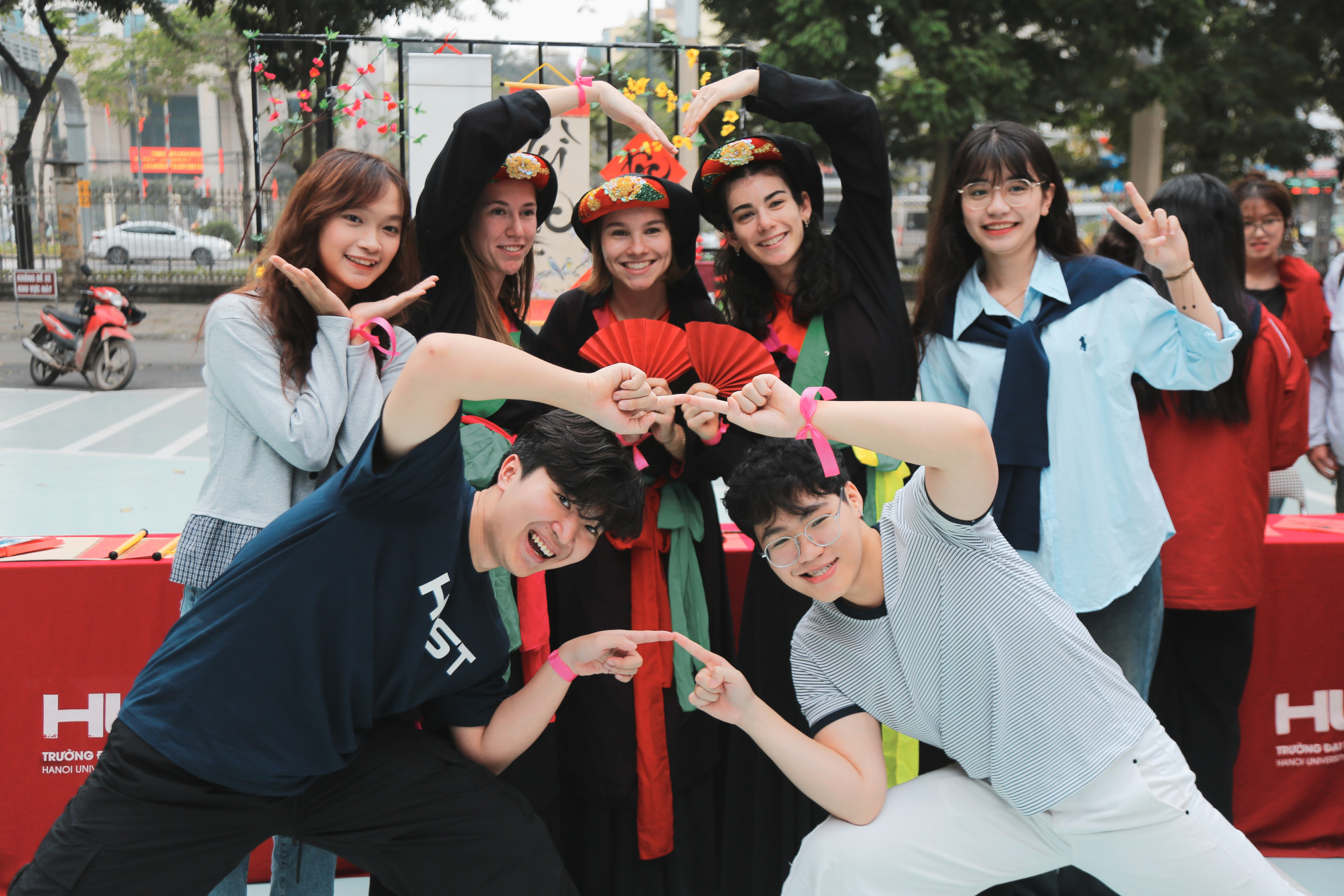 Không khí Tết rực rỡ tại chương trình giao lưu văn hóa